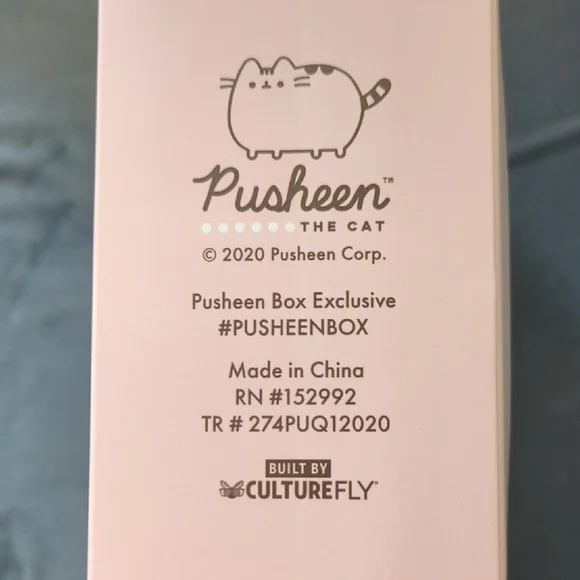 Pusheen Vinyl Toy with Green Leaves - Picture 2 of 5